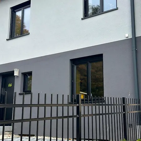 Designer Townhouse With Mountain Views *
